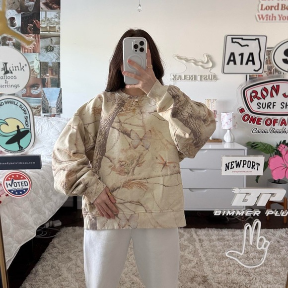 butterfly camo dairy boy crewneck sweatshirt - Picture 1 of 4